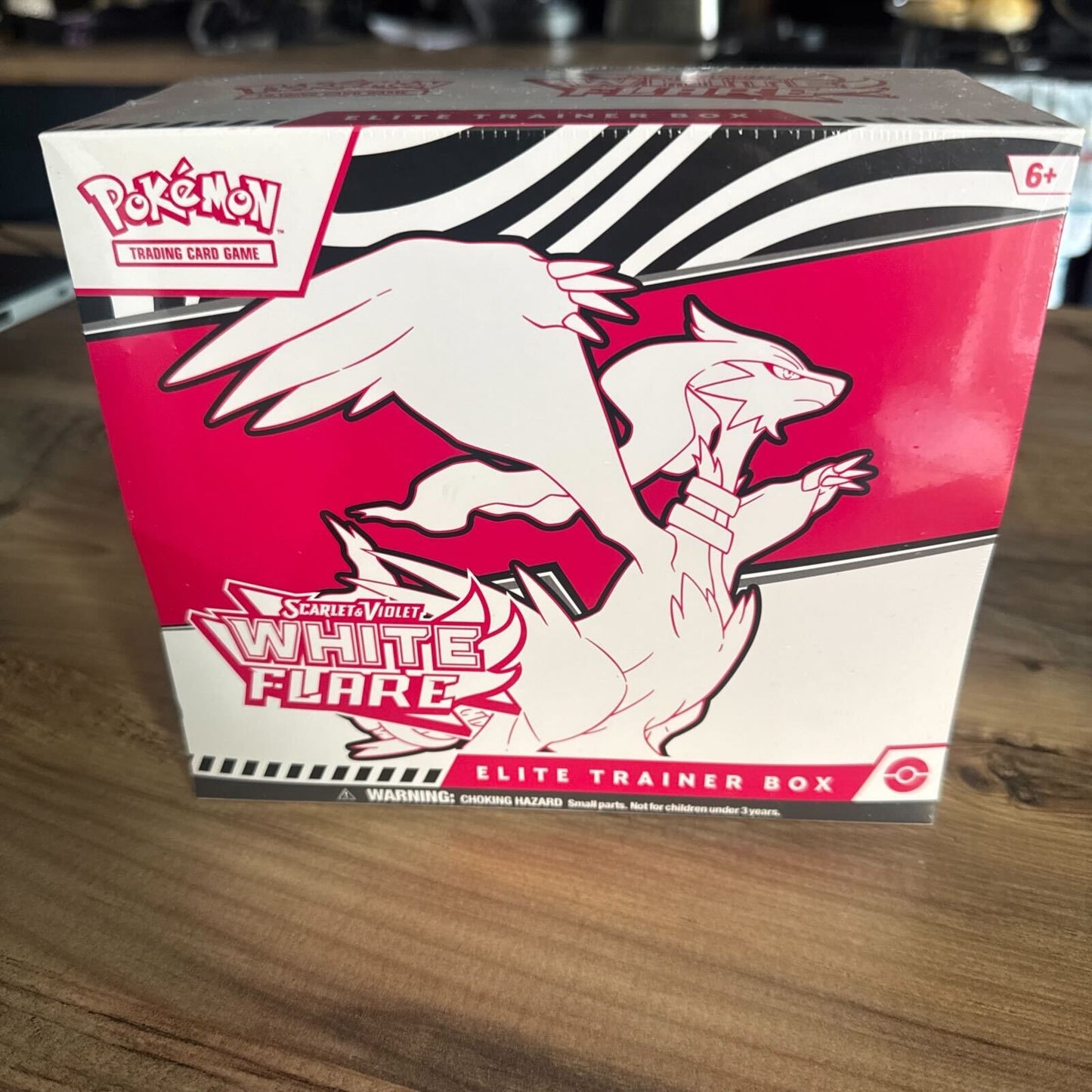 Pokémon TCG: Scarlet & Violet: White Flare Elite Trainer Box